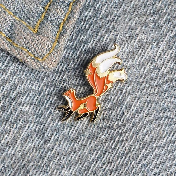 Three Tailed Red Fox Pin - Picture 2 of 9